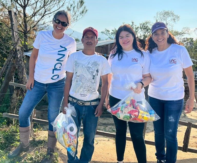 Egresados UAG apoyan a afectados por huracanes