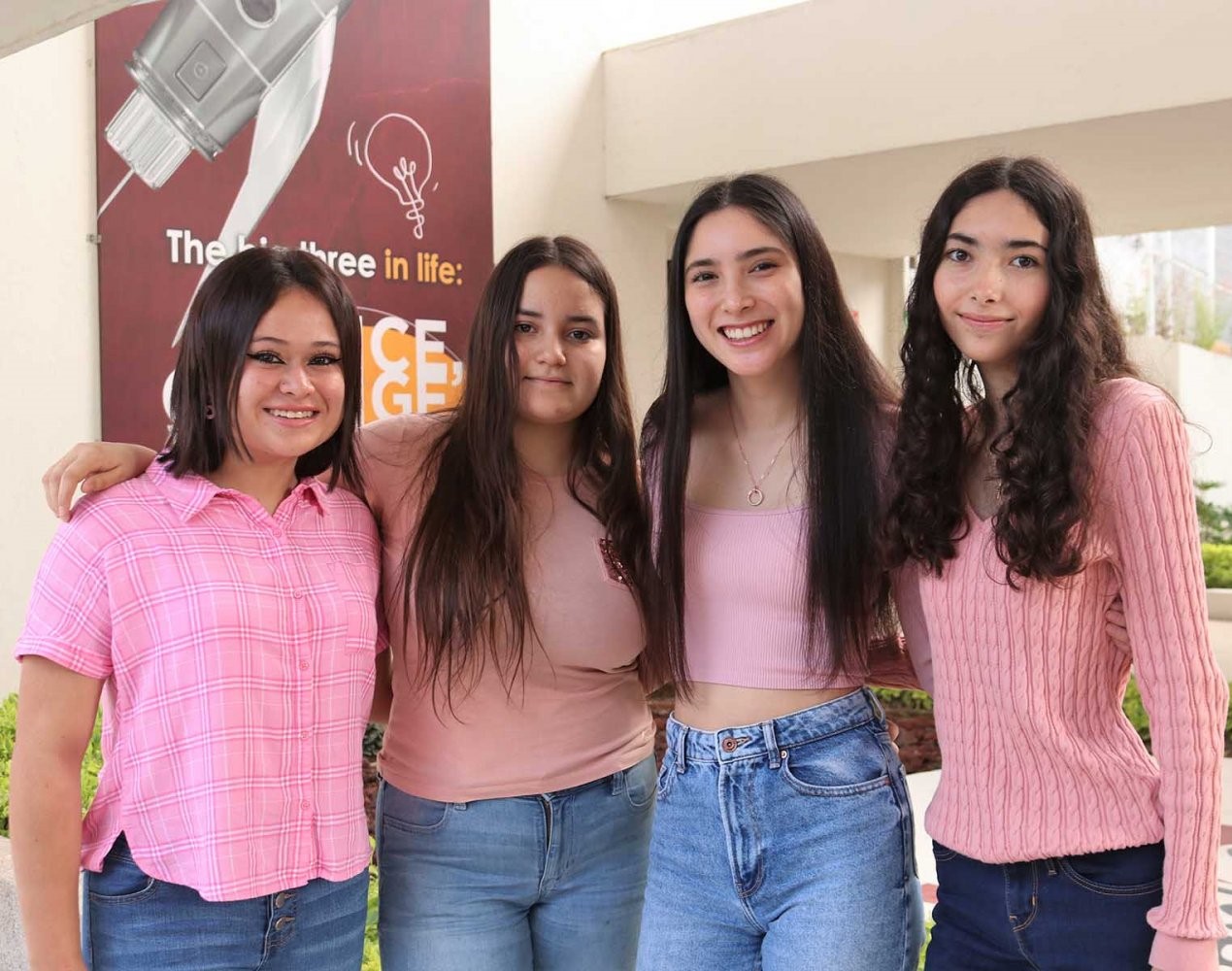 almumnas de high school crean toalla sanitaria biodegradable