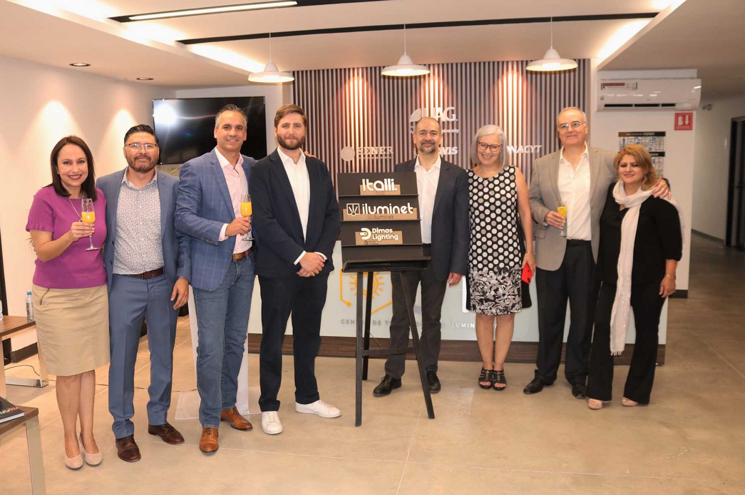 aliados estrategicos se suman al centro de tecnologia en iluminacion de la uag